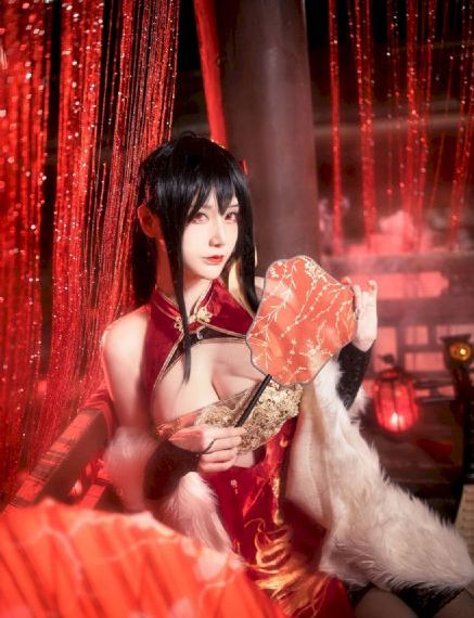 爱上黑帮的三百六十五天_十万网红美女美酱
